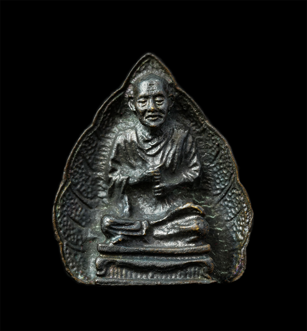 9Dec24 (24)ap.jpg - พระกริ่งสมเด็จพุฒาจารย์ โต พรหมรังสี รุ่น3โพธิ์ วัดอินทรวิหาร บางขุนพรหม กรุงเทพฯ สร้าง 21 ส.ค.2530 พระเกจิอาจารย์หลายท่านร่วมปลุกเสก เนื้อทองแดงรมดำ  [..] | https://kamulet.in.th